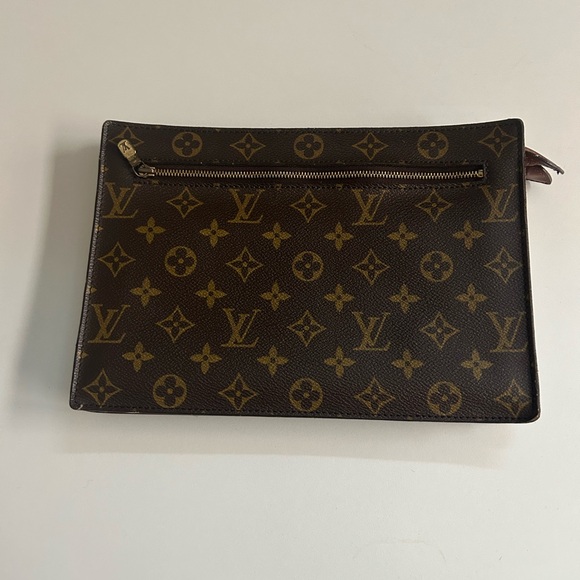 LOUIS VUITTON Monogram Enghien Clutch - Picture 5 of 15